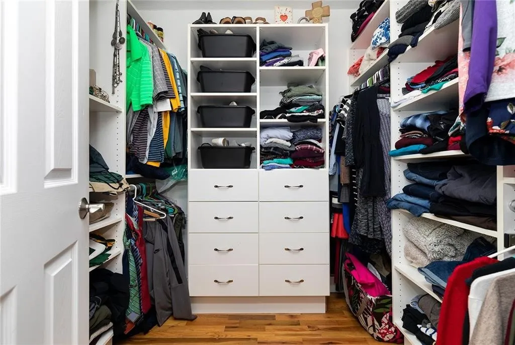 10908 NW 107th Street, Granger, Iowa - Closet